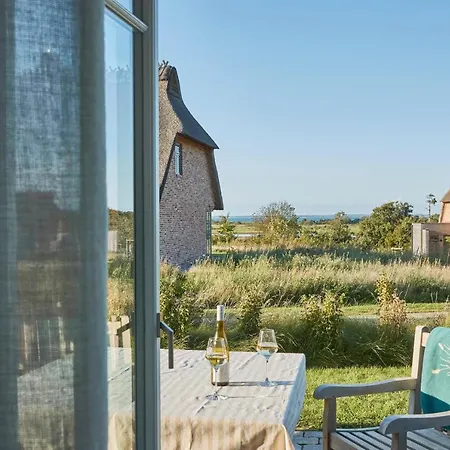 Reetdorf Geltinger Birk Kuenstlerkate Windstille Holiday home *